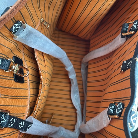 Louis Vuitton Jungle Tote - Picture 5 of 12